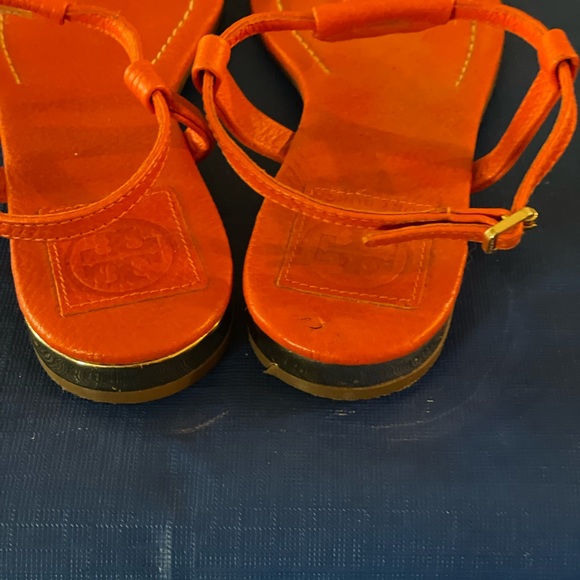 EUC Tory Burch Britton Flat Thong-Tumbled Leather Fire Orange size 6 - Picture 6 of 7